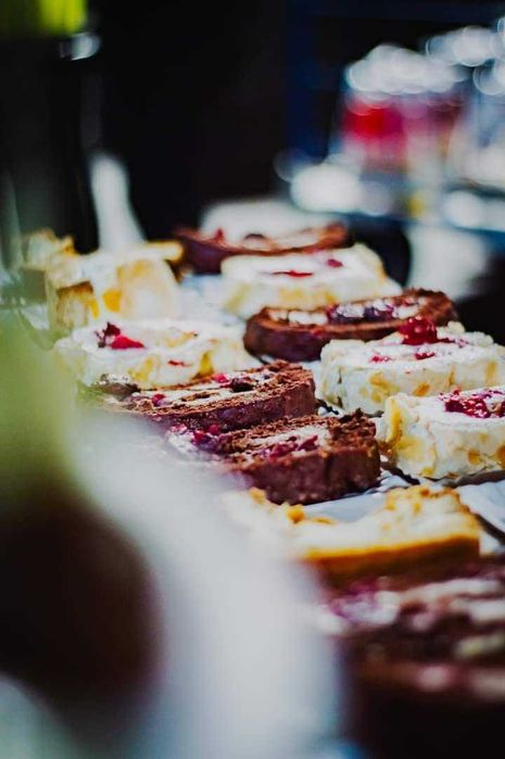 Ciasta monoporcje deserki stoły słodkie wesela komunie imprezy