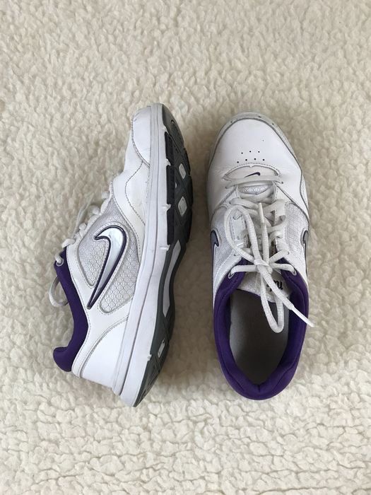 Białe fioletowe buty sportowe, treningowe Nike Steady VIII