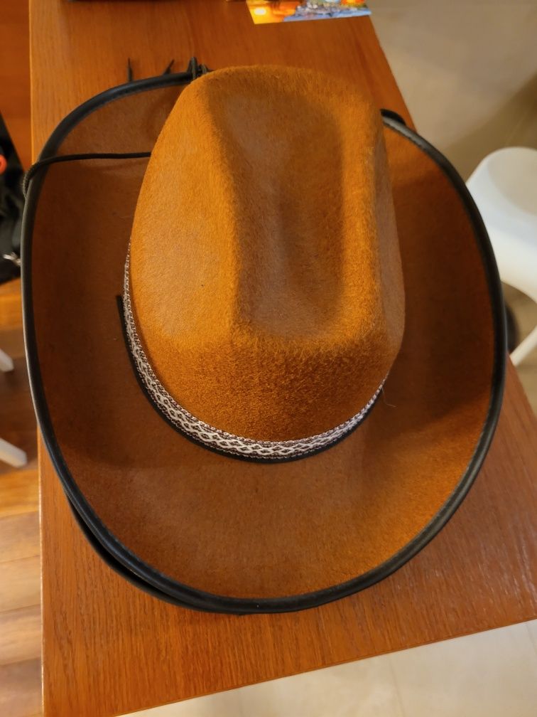 Kapelusze 4szt rodeo karnawał western-teatr-kino zawodowiec oryginał