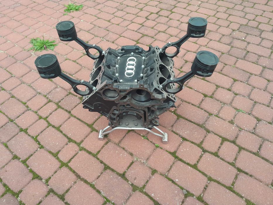 Stół, stolik loft z bloku silnika Audi