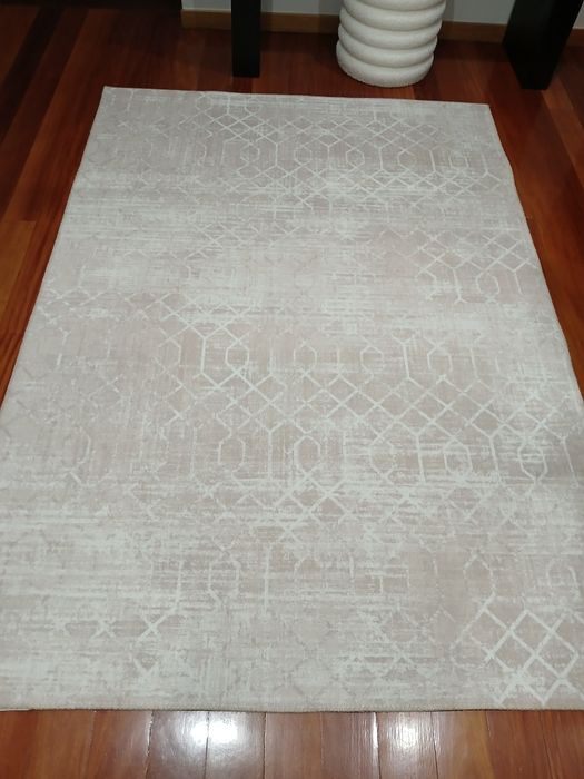 Carpete bege e branca