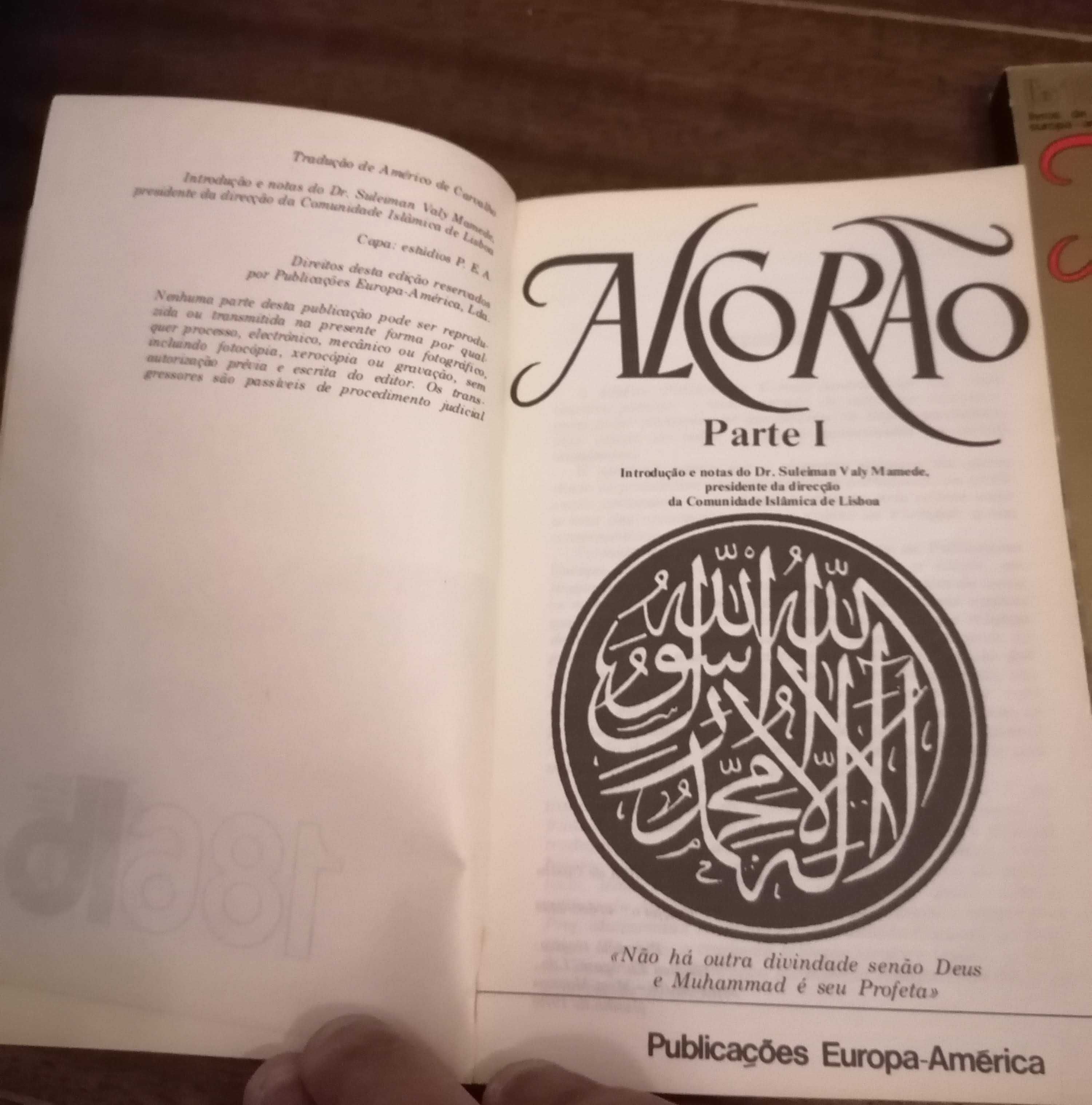 Livros "Alcorão" em duas partes