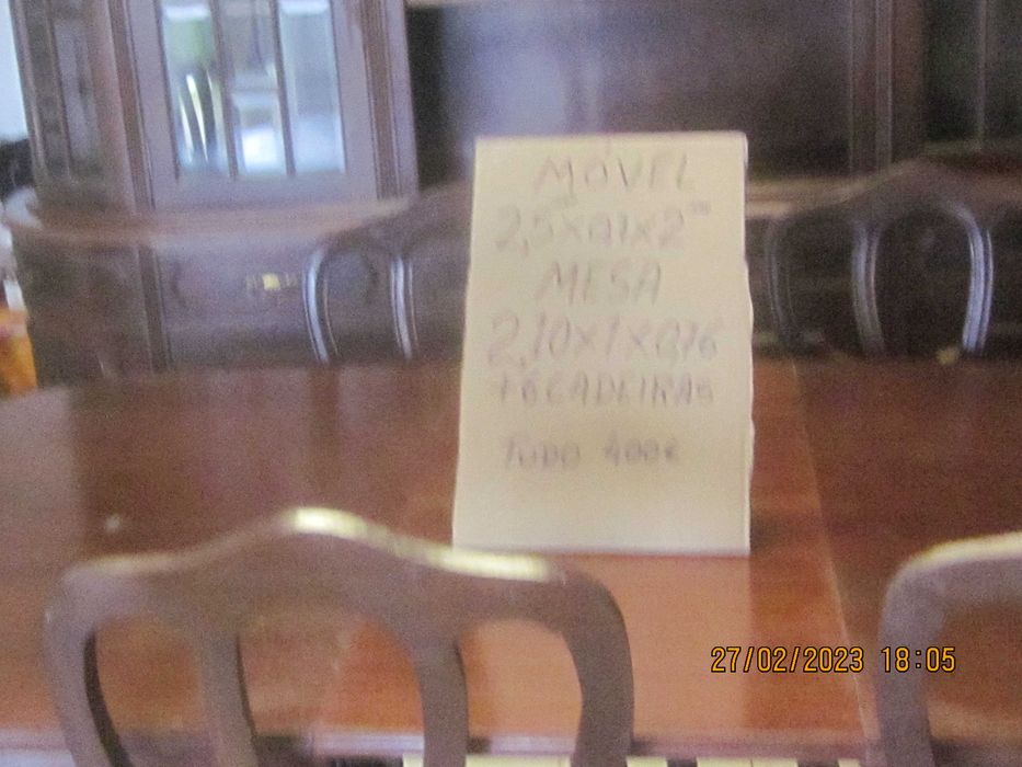 Movel casa jantar c, seis cadeiras,mesa tudo em bom estado.