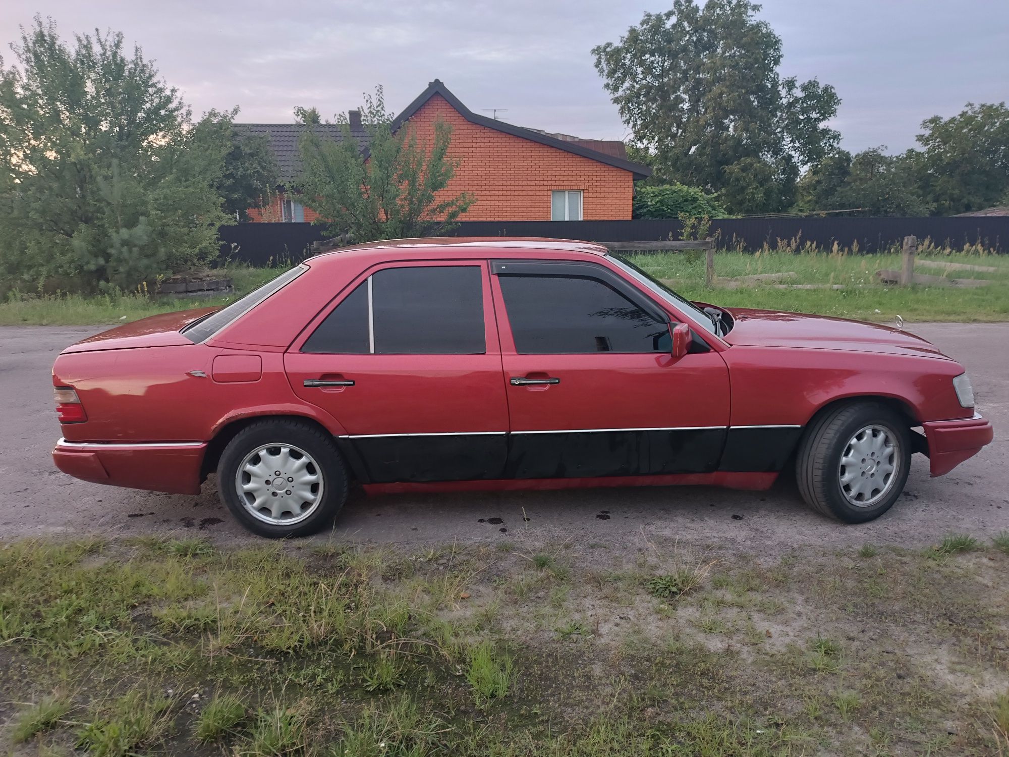 Mercedes Benz w124.