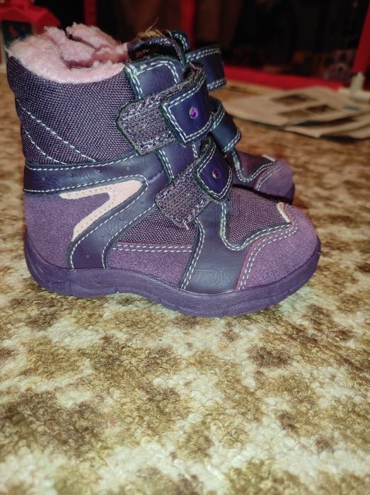 Теплые новые сиреневые сапожки