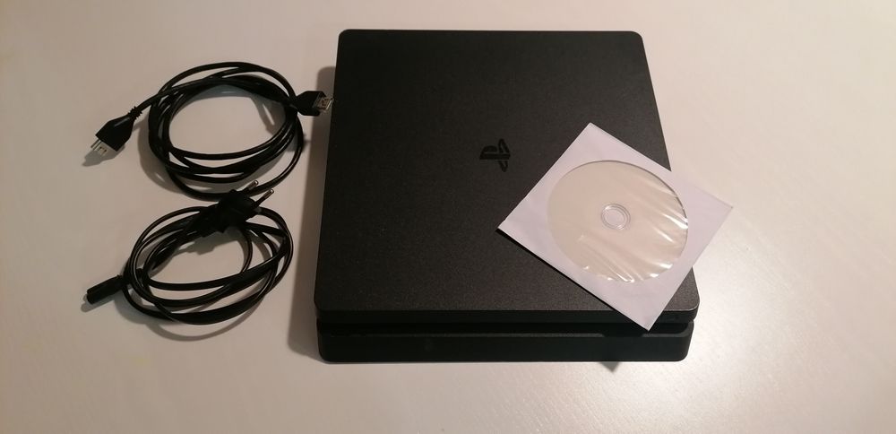 Playstation 4 (PS4) Slim desbloqueada