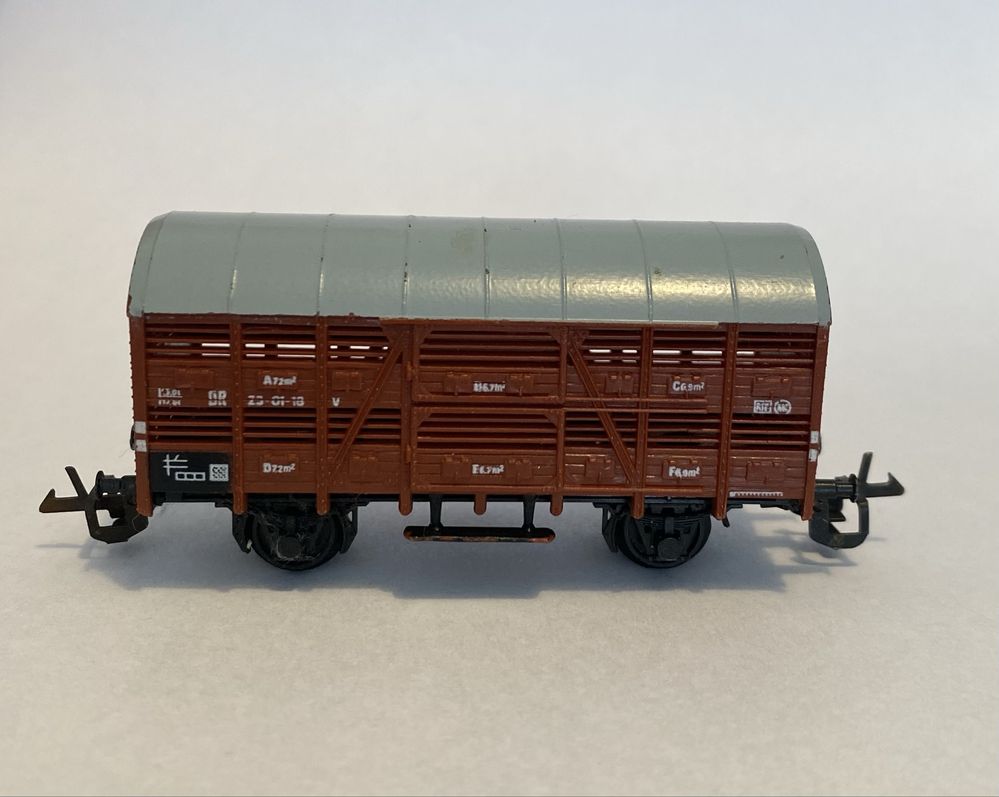 Piko wagon towarowy zamknięty brązowy