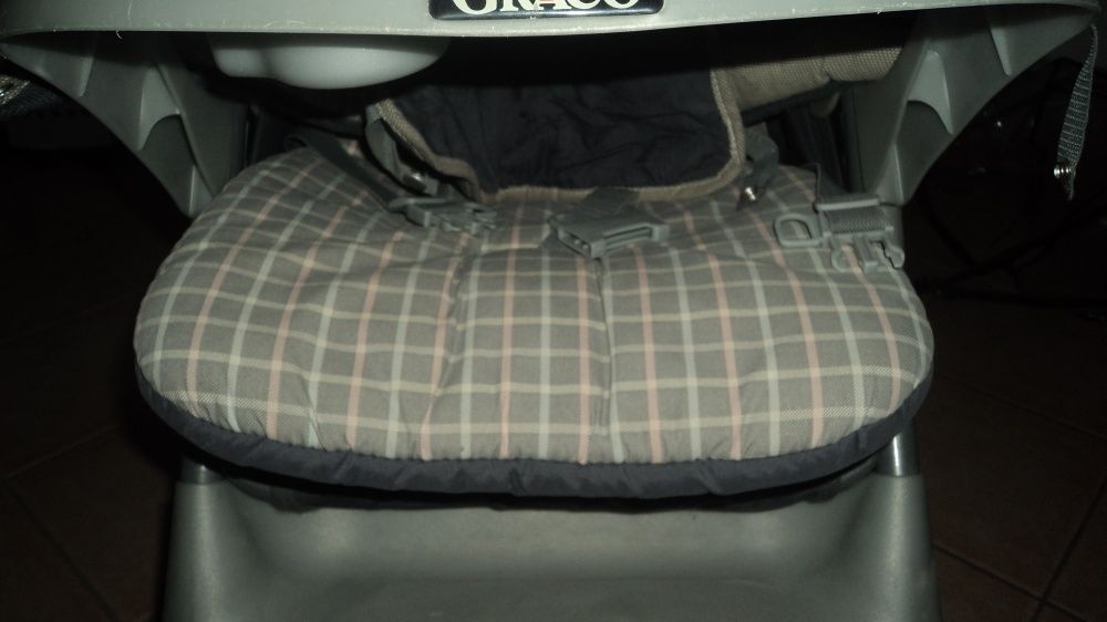 Carro bebé 4 Rodas como Novo-Resistente 0-4 anos-25kg+capa chuva-Graco