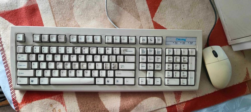 Stary zestaw komputerowy