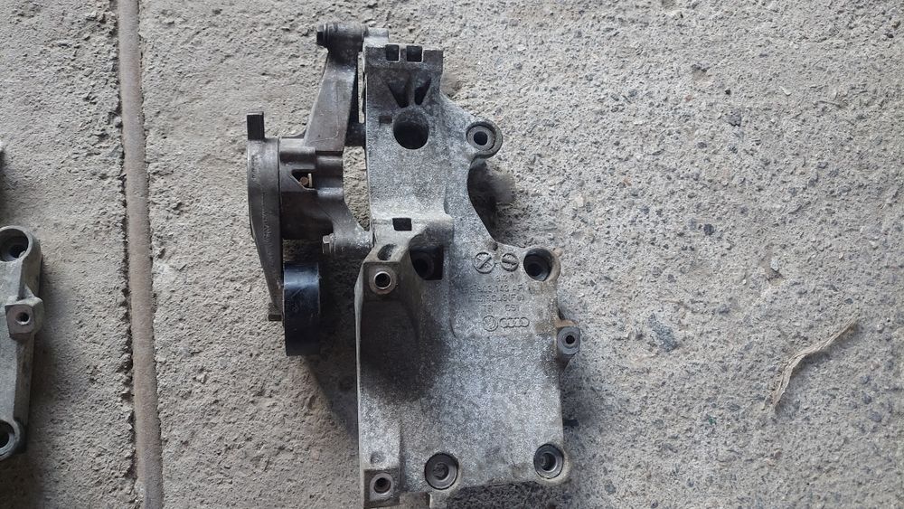 Кріплення генератора та компрессора