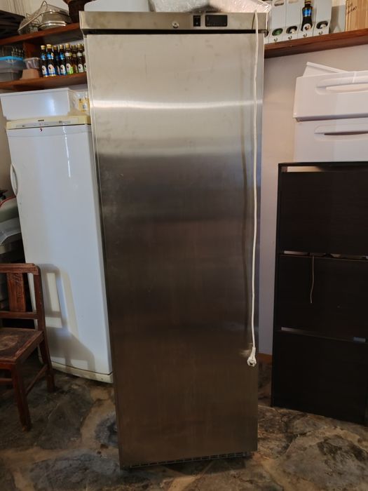 Arca congeladora de 400 litros em inox