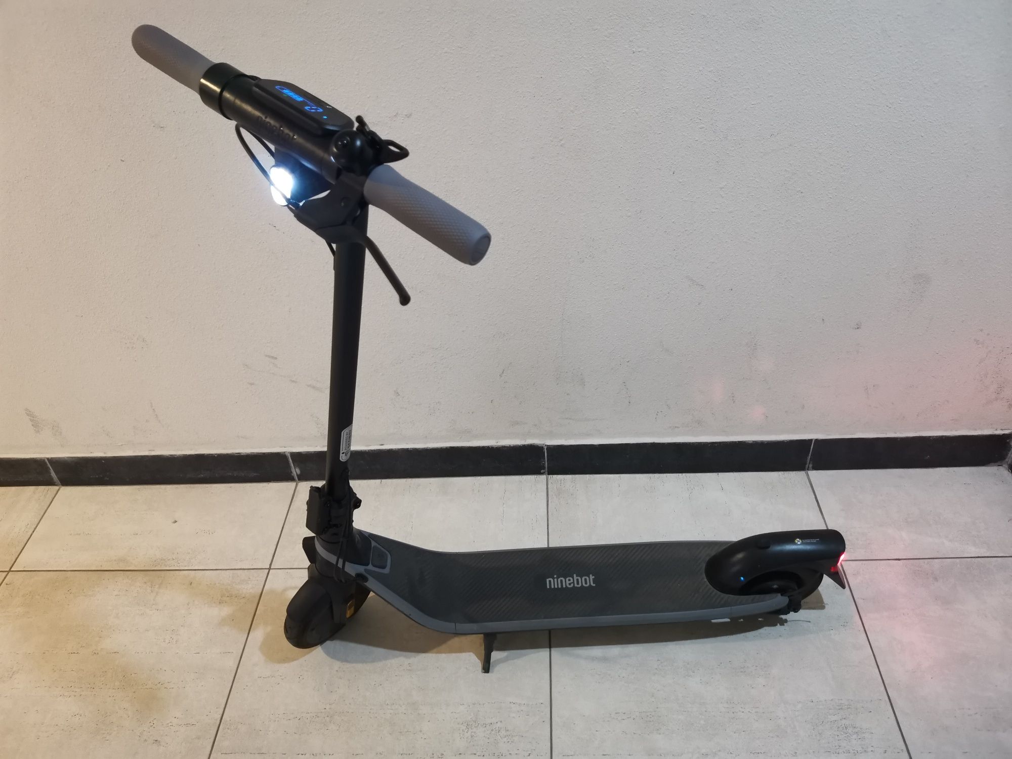 Електросамокат Segway Ninebot E2 E Black Электросамокат пробег 300 км.
