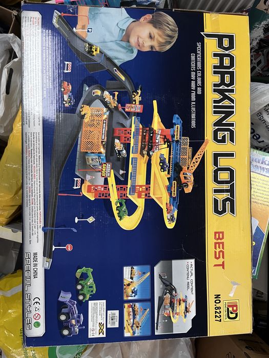 Piętrowy parking samochodowy zabawka