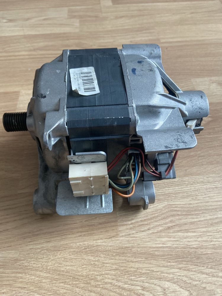 Silnik Whirpool MCA 52/64-148/WE22