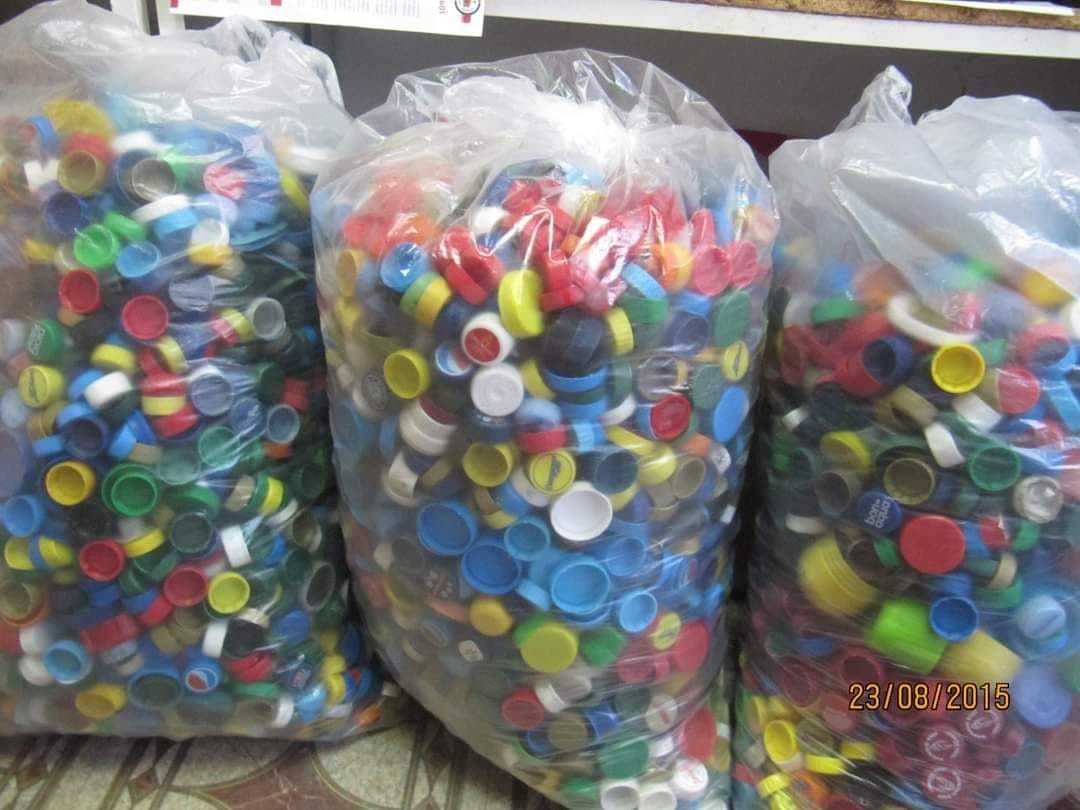 Пластикові кришечки від харчового пластику для ЗСУ