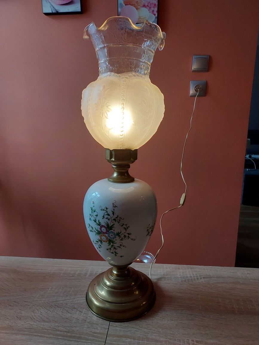 Stara francuska lampa.