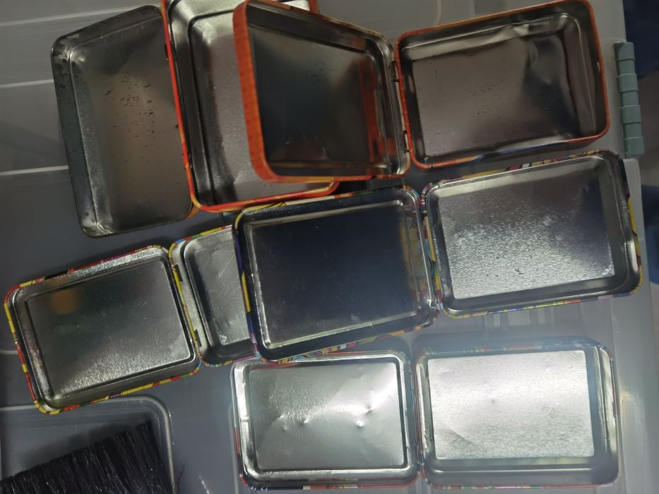 Caixas em metal para Pokémon