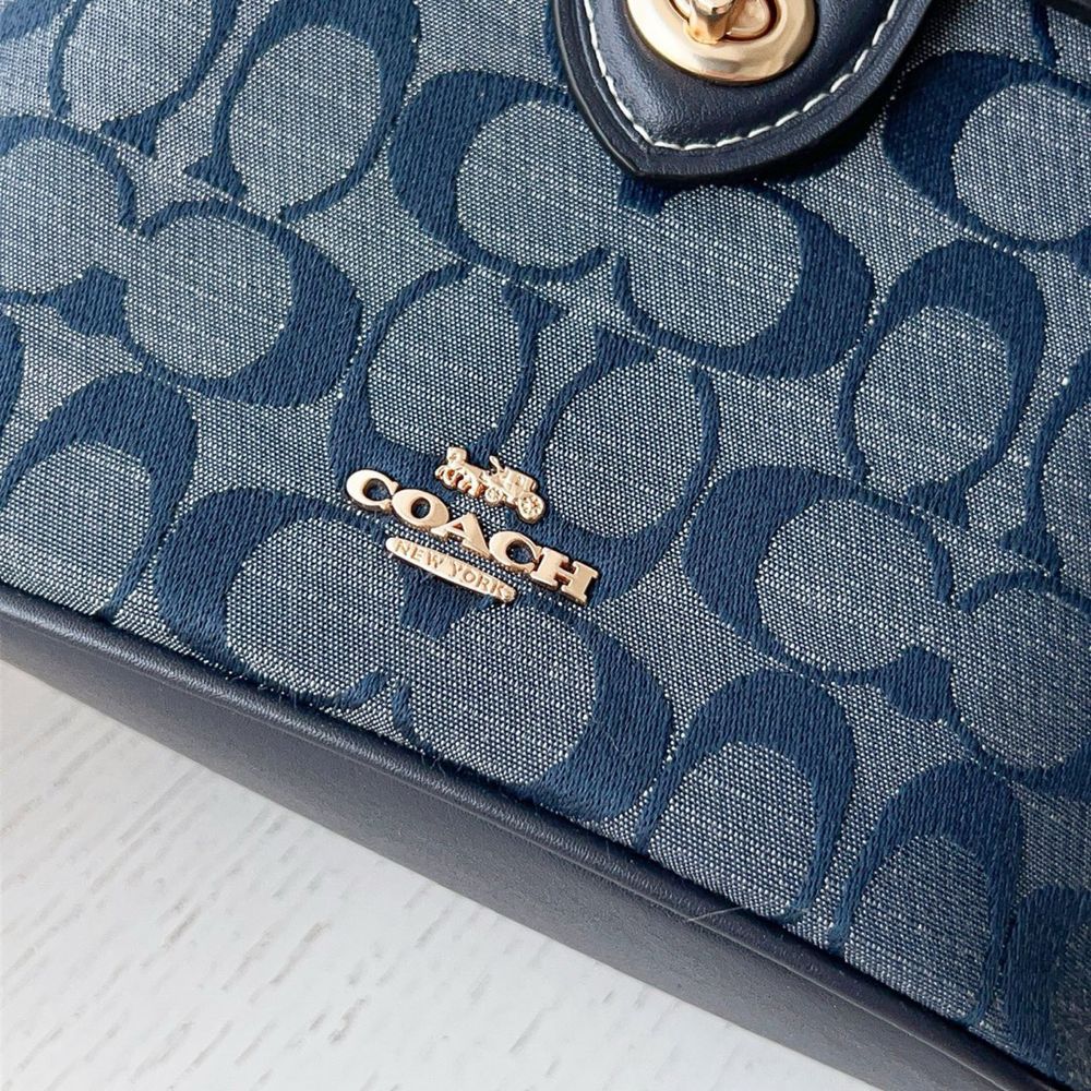 Стильна новинка від Coach!