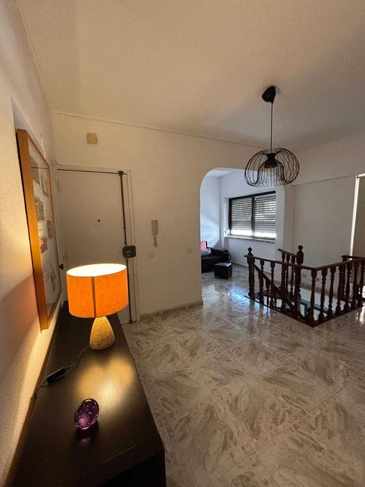 Quarto para arrendar em Algés