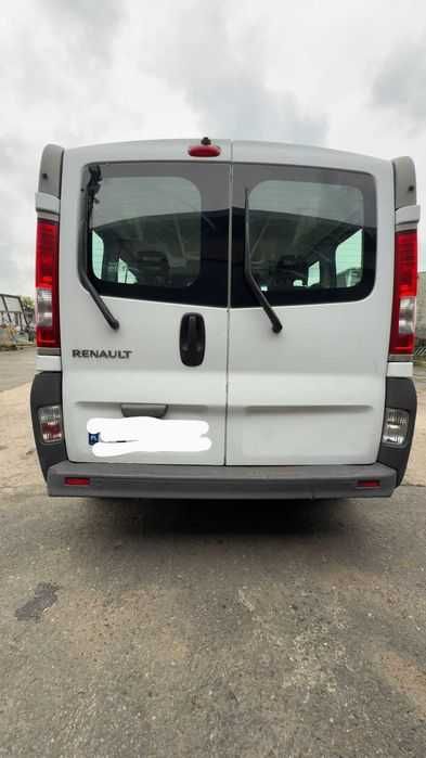 Renault Trafic l1h1 brygadówka 6  osób  klima