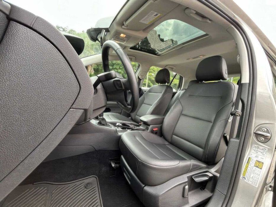 Volkswagen Golf Wolfsburg Edition 4-Door      2017