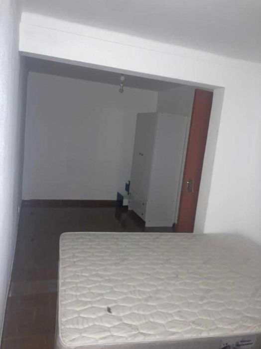 Alugasse T1 rua de angola,mobilhado,com eatancionamento