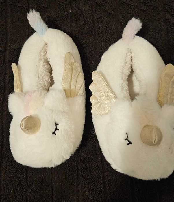 Kapcie jednorożce dla dziewczynki – rozmiar 26–28