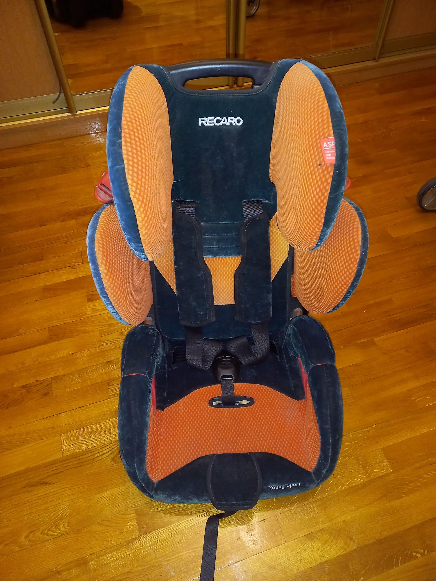 Автокрісло RECARO Young Sport