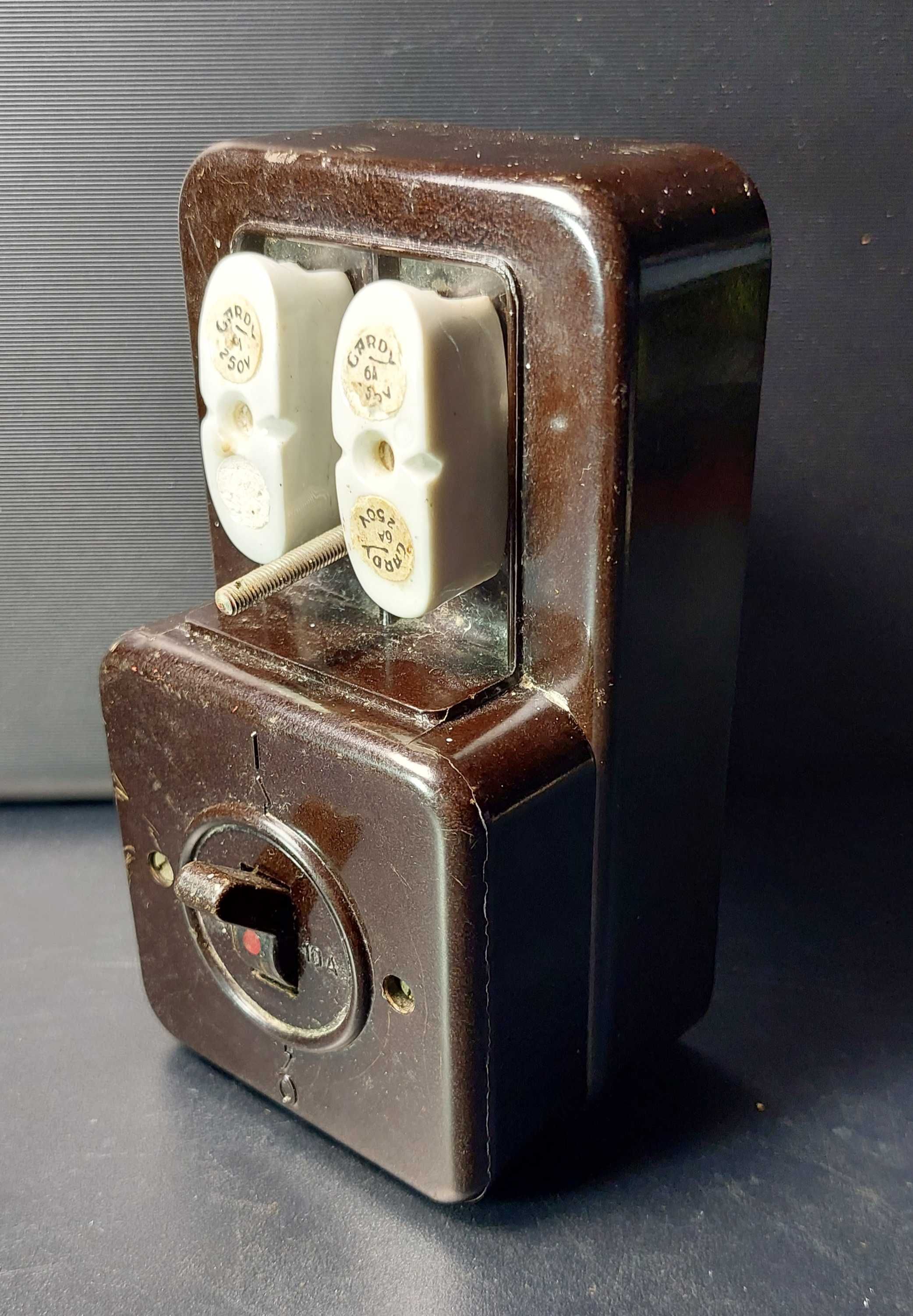 Interruptor em baquelite antigo