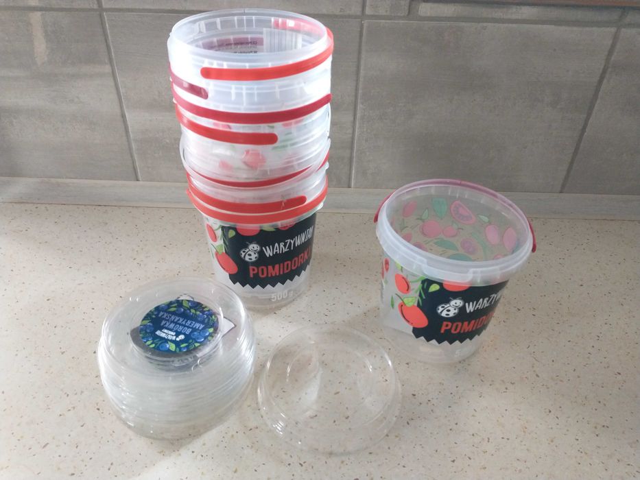 Wiaderka/pojemniki plastikowe ok 0,5L(15szt)