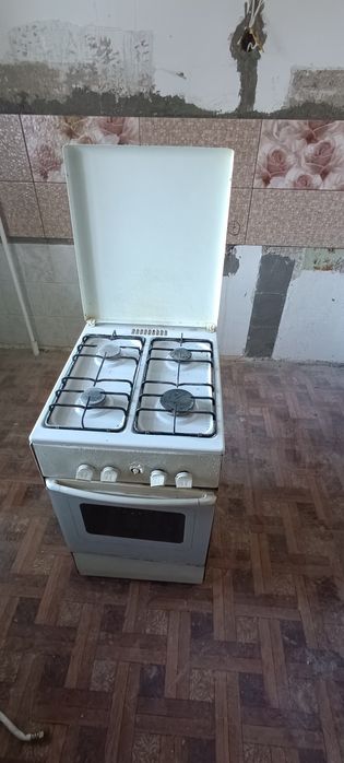 продаю газ плиту , рабочая