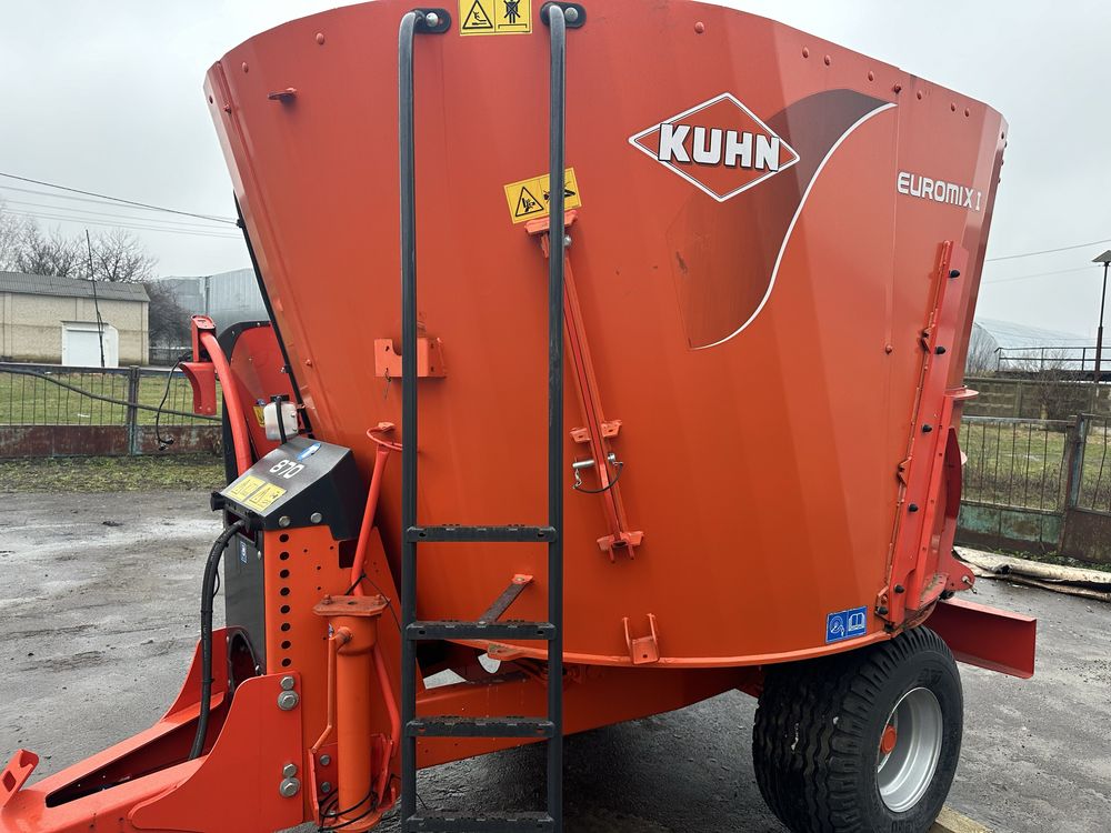 Кормозмішувач кормороздавач KUHN EUROMIX 870