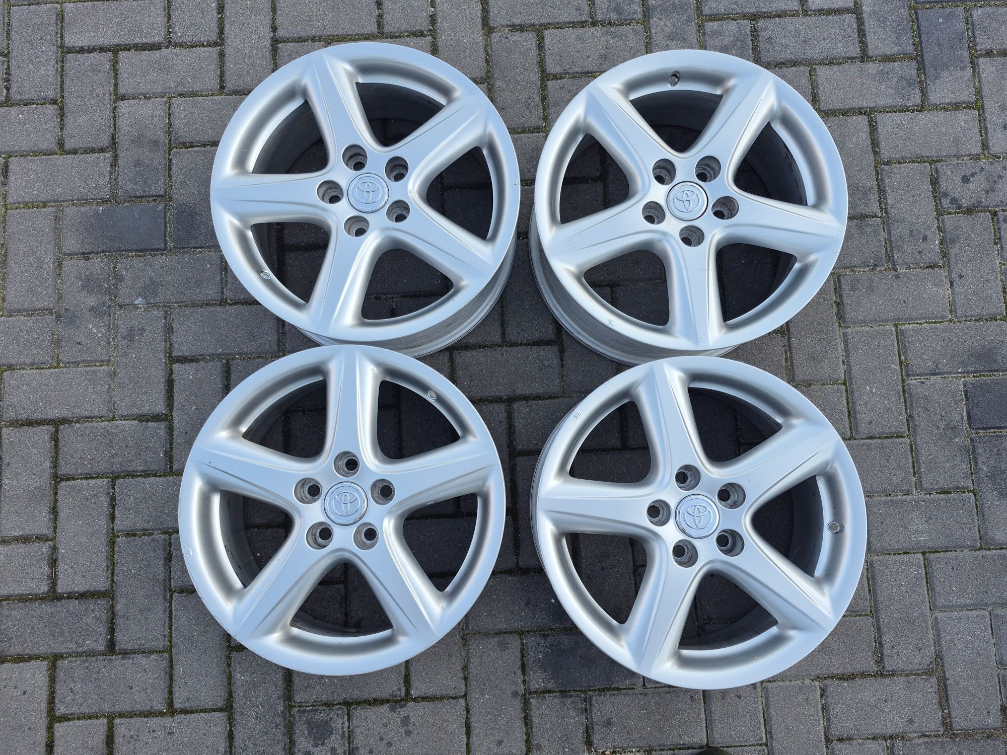 Felgi Alu Oryg TOYOTA Avensis Corolla Verso Auris 5x114.3 17 Cali 7J