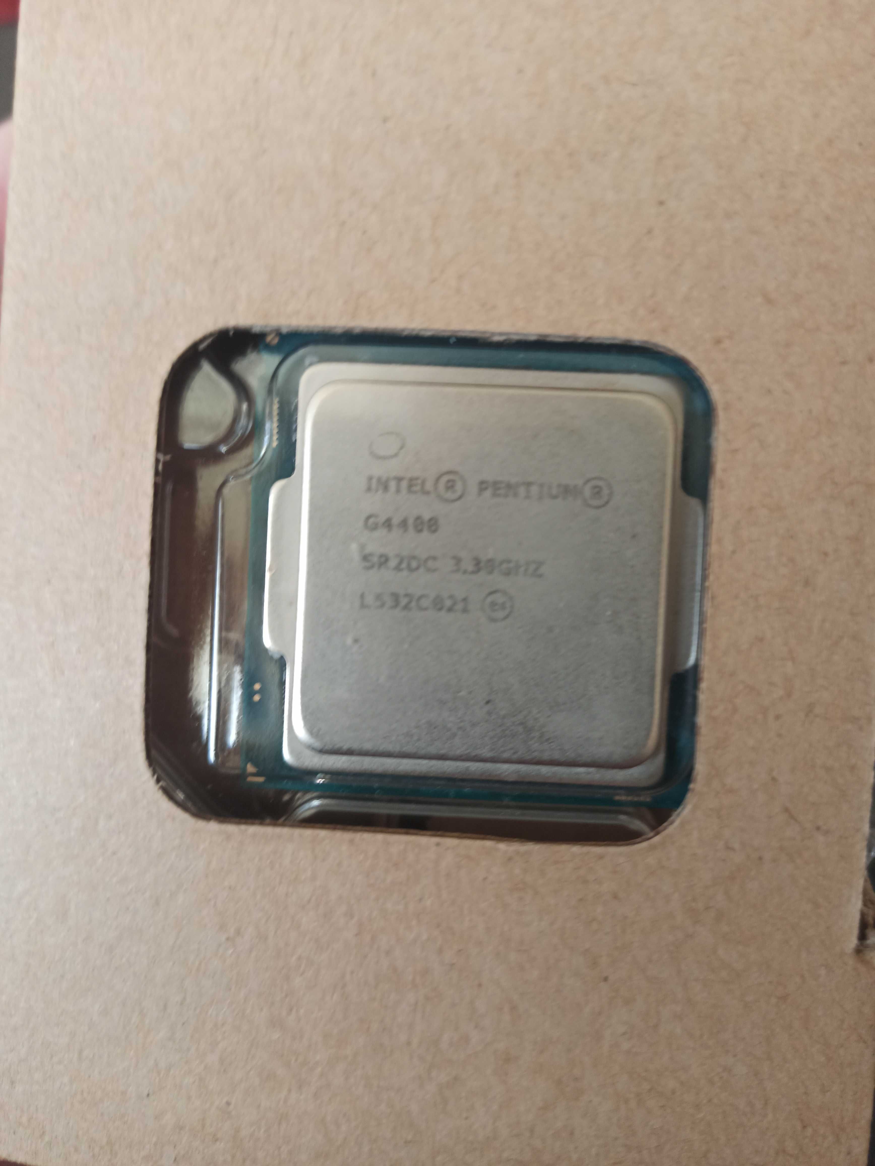 Процессор Intel  Pentium G4400.