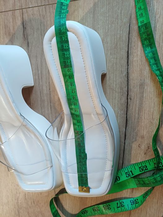 Nowe transparentne klapki na platformie Shein 40