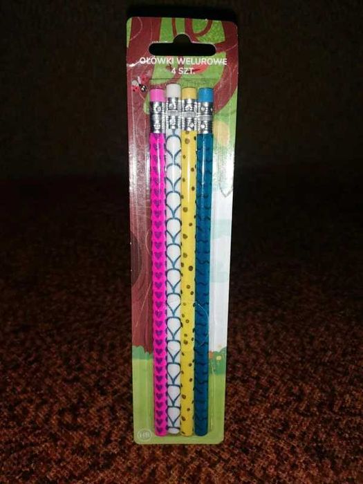 Ołówki welurowe, 4 szt w komplecie, Nowe