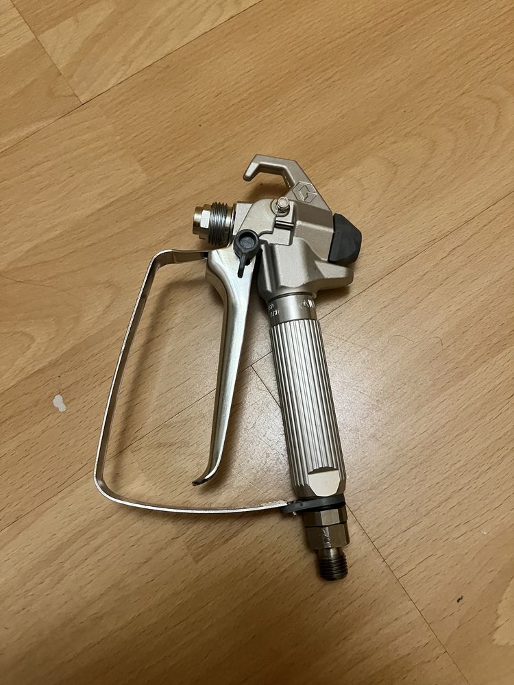 Graco pistolet SG-3 do GX21, ST-Max, Ultra Max Mark, uchwyt dysza