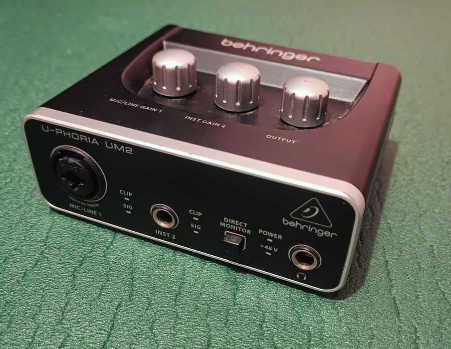 Звукова карта Behringer UM2