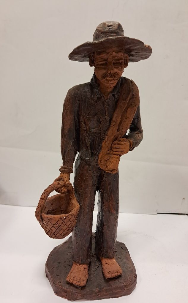 Par de figuras em barro