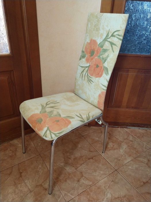 Стул для їдальні, кухні, різної конструкції