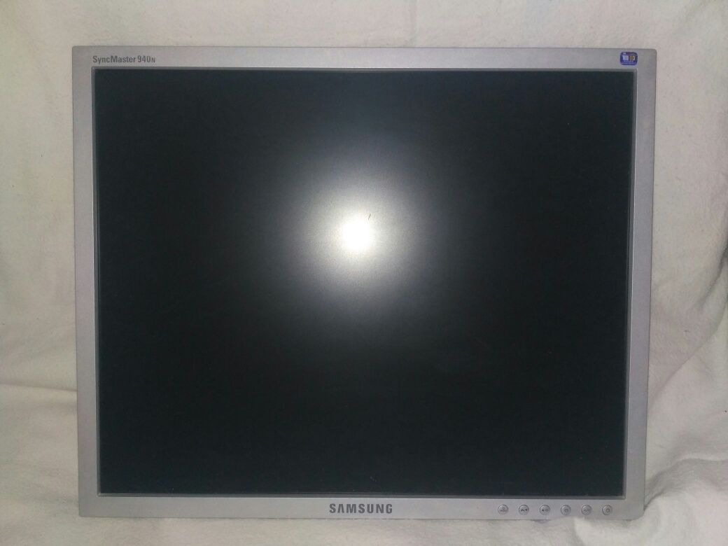 Монитор Samsung SyncMaster 940N