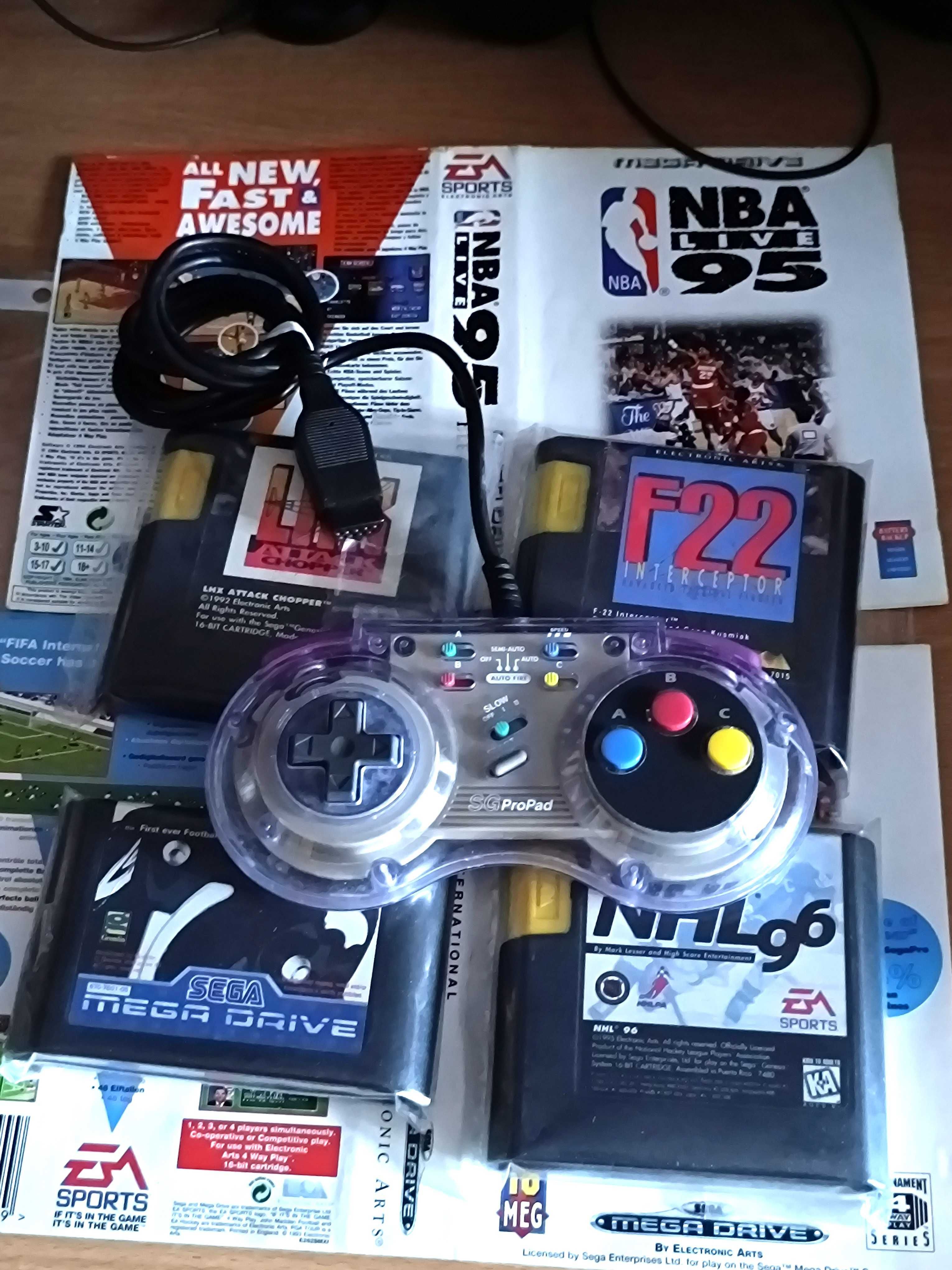 Sega Mega Drive 4 videogames e 1 comando