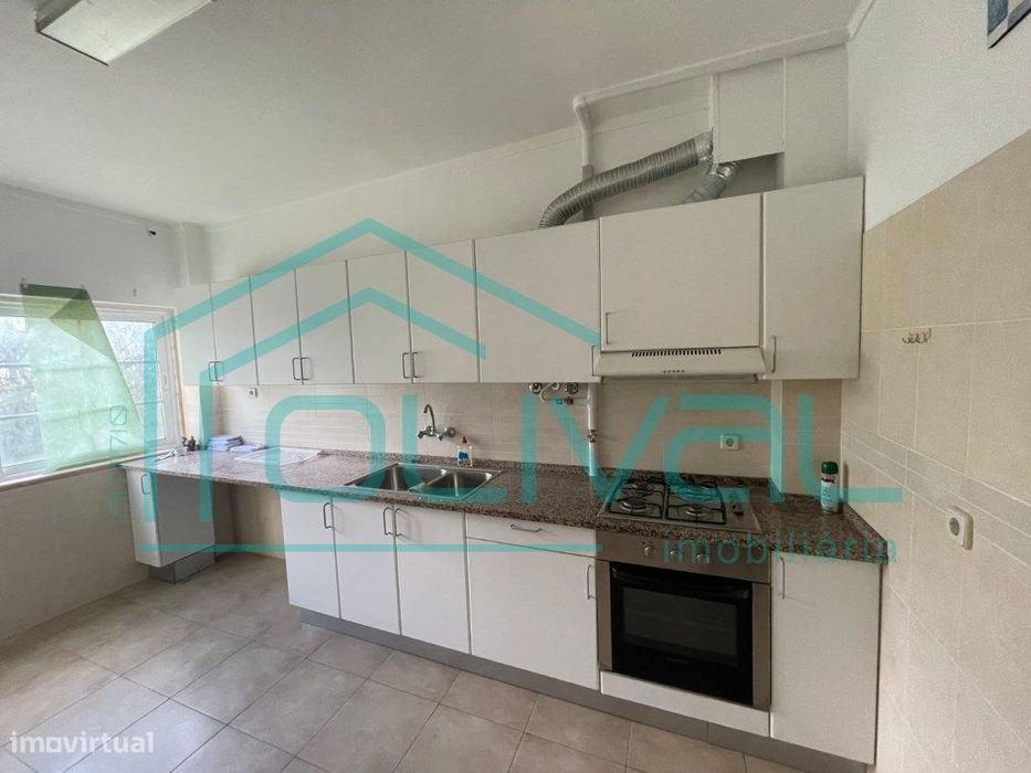 Agradável apartamento T1, com excelentes áreas e bem localizado — Alverca Do Ribatejo E Sobralinho, Lisboa