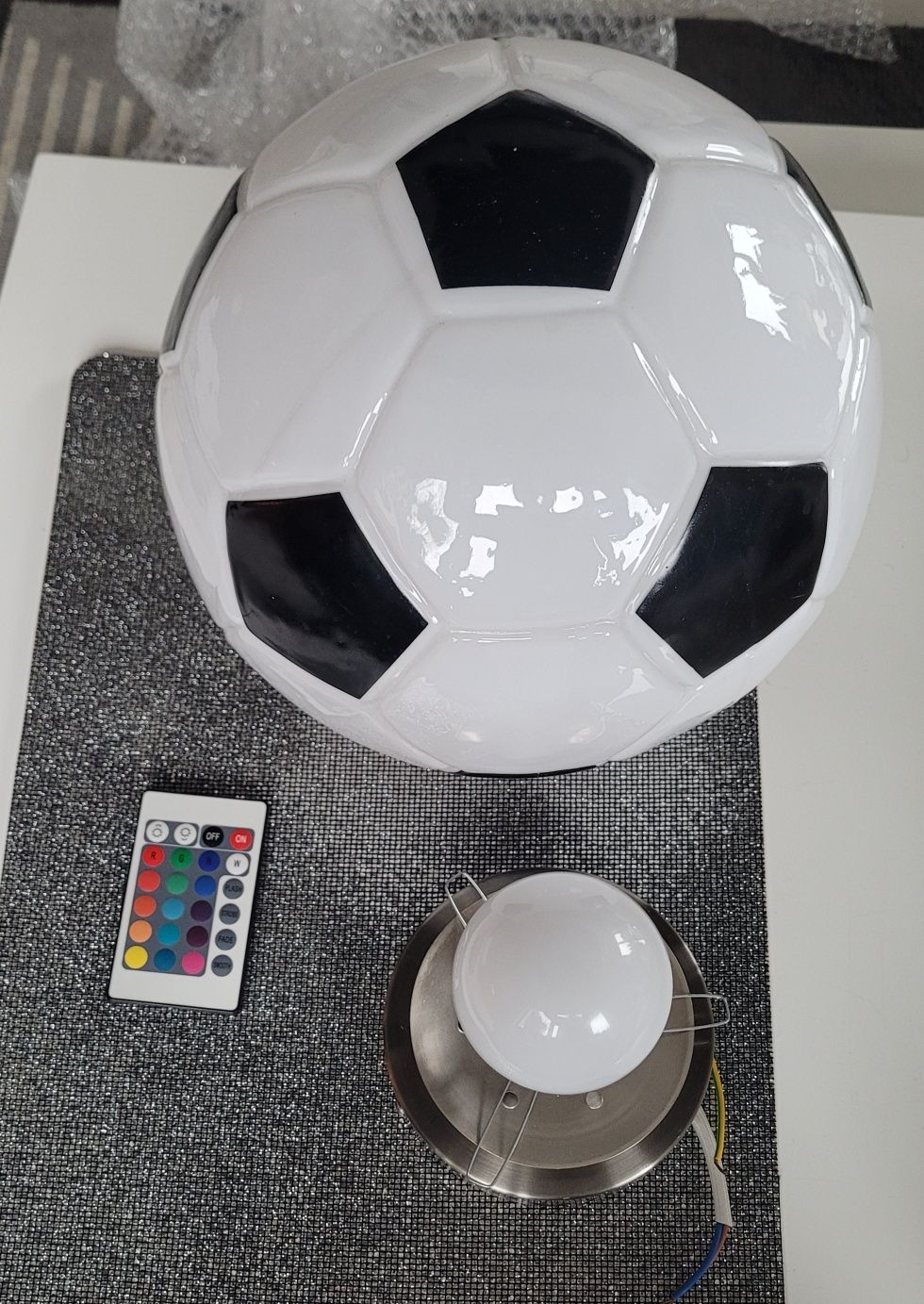 Lampa sufitowa piłka nożna żarówka led na pilota