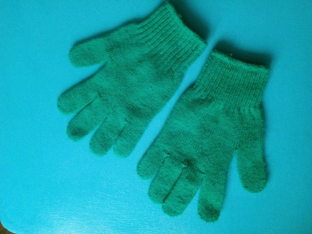 Nowe, zielone rękawiczki