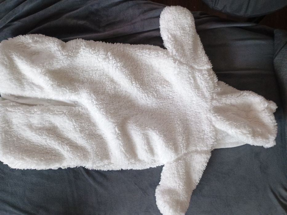 Biały pluszowy kombinezon na zimę dla noworodka