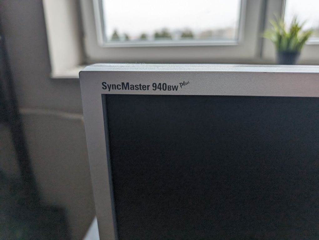 Monitor samsung syncmaster 940bw