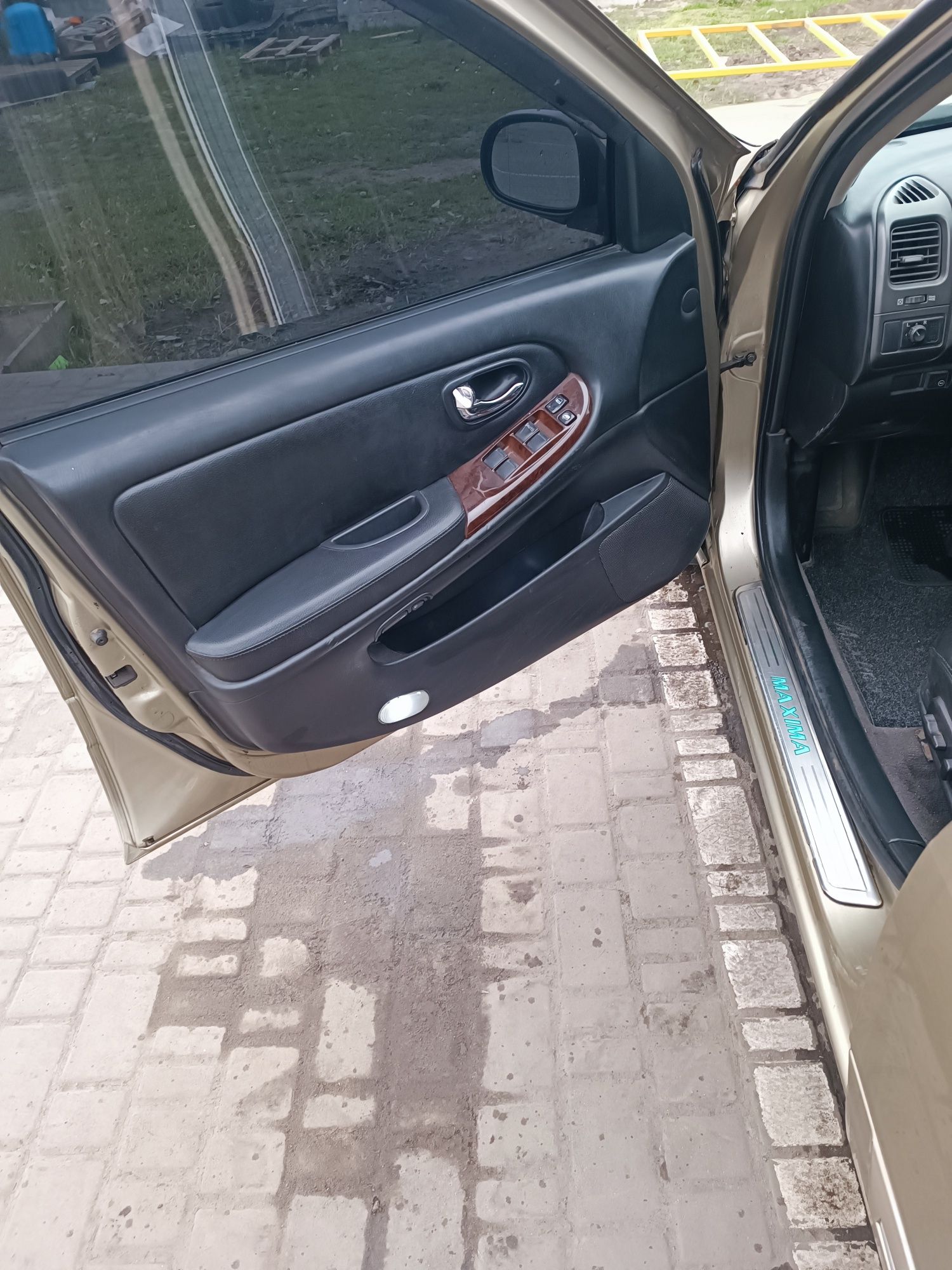 Nissan Maxima A33