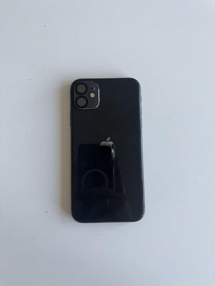 iPhone 11 - 128 GB, com pequenas marcas de uso