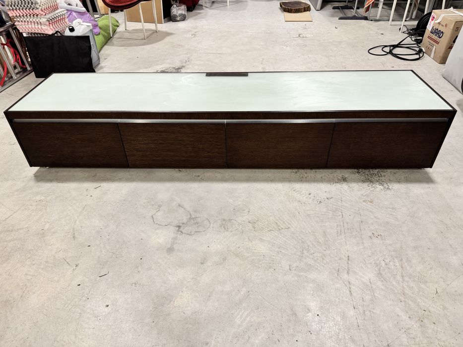 Móvel televisao Wengué e vidro fosco